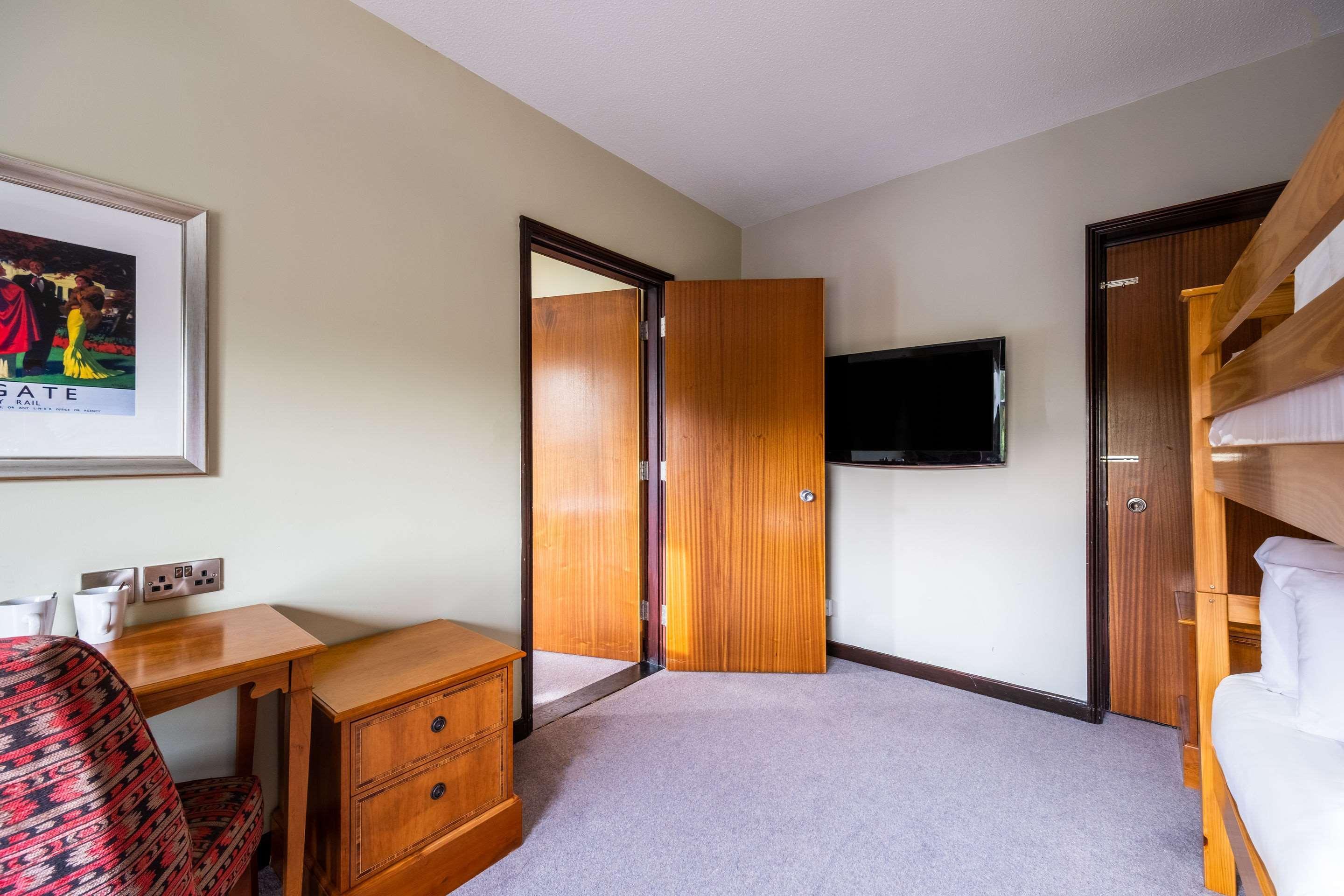 Cedar Court Hotel Харрогейт Экстерьер фото