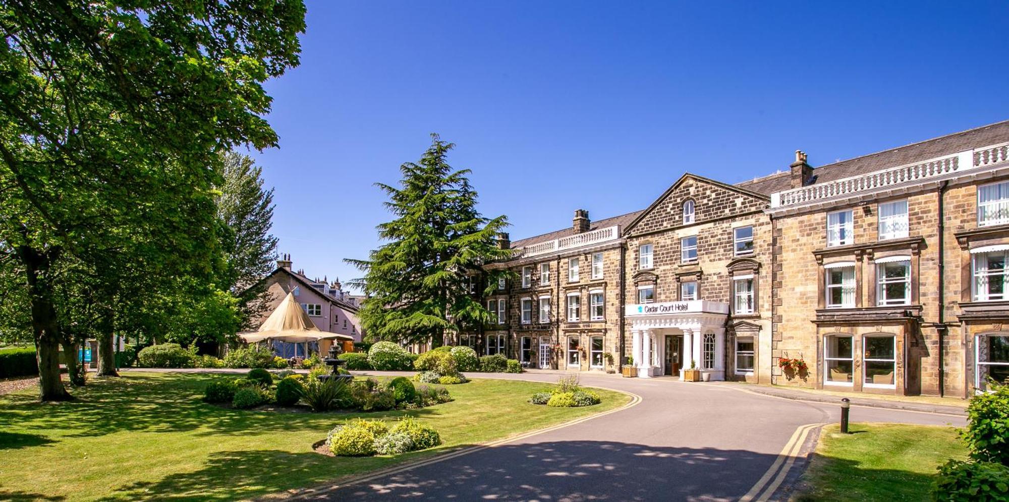 Cedar Court Hotel Харрогейт Экстерьер фото