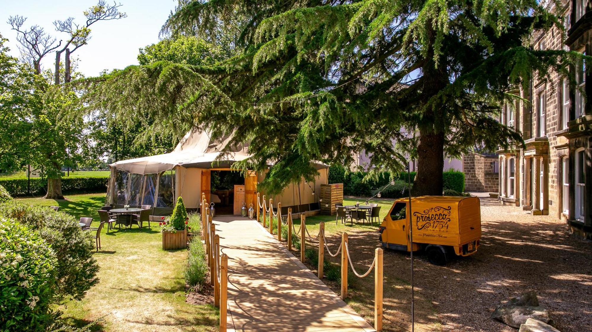 Cedar Court Hotel Харрогейт Экстерьер фото