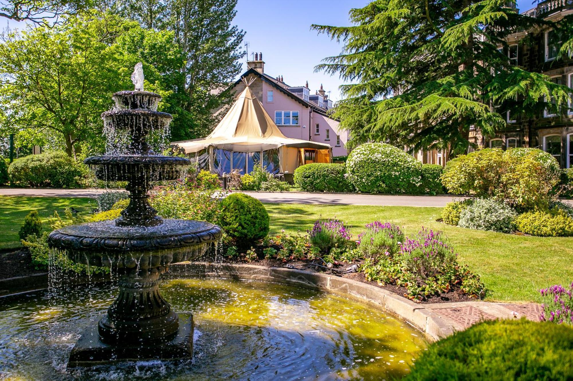 Cedar Court Hotel Харрогейт Экстерьер фото